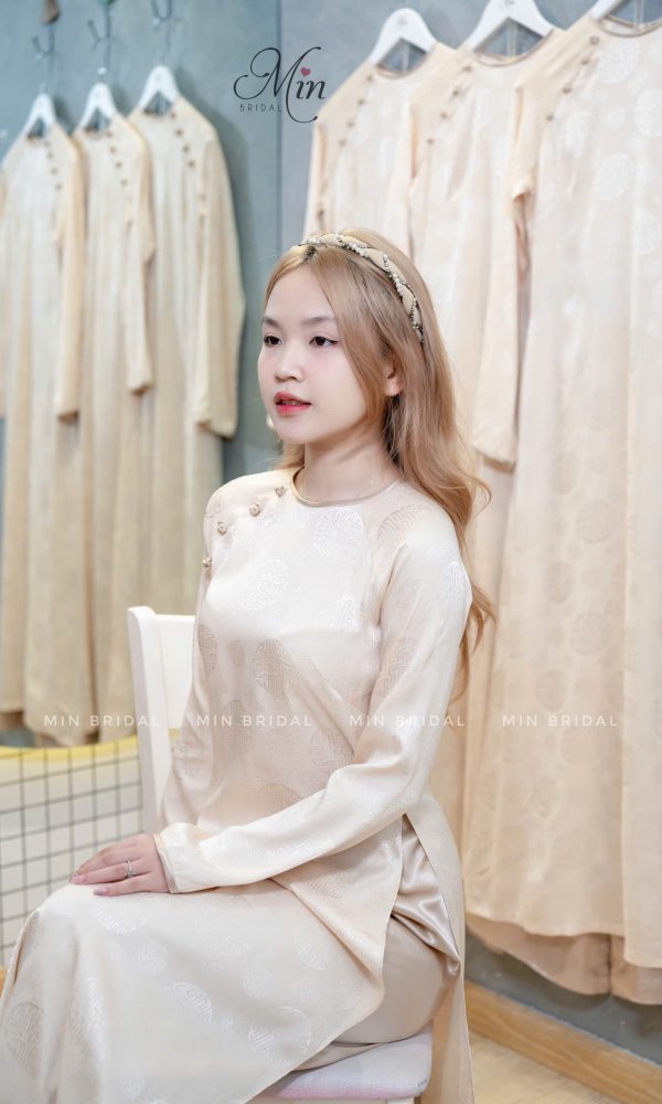 Áo Dài Gấm Suông Kem Nude
