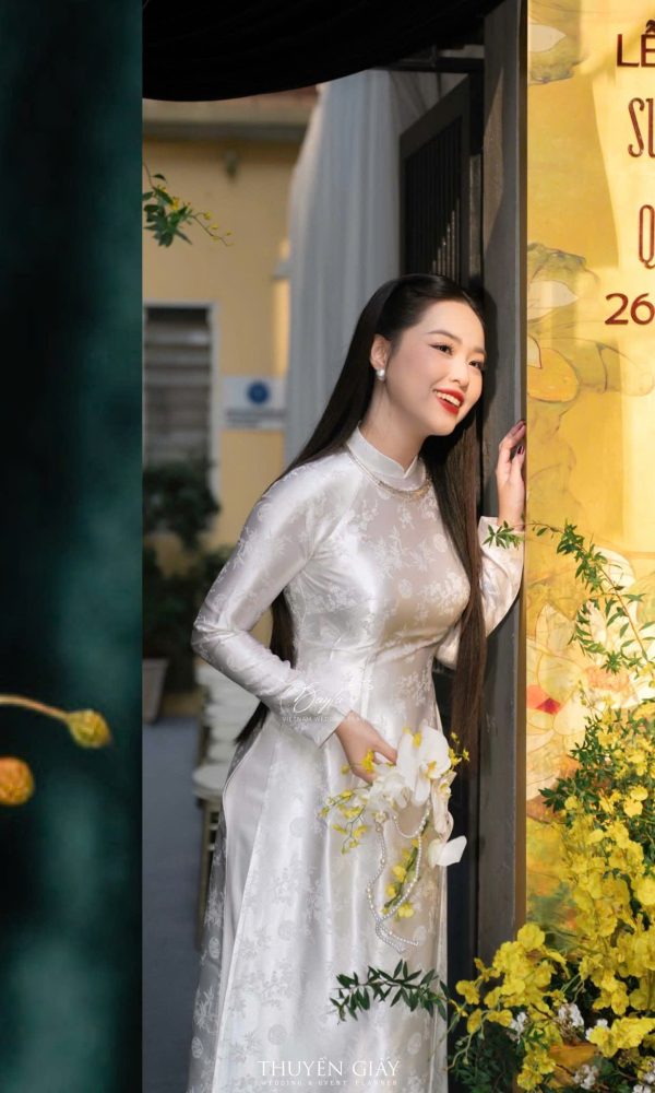 Áo Dài Gấm Trắng