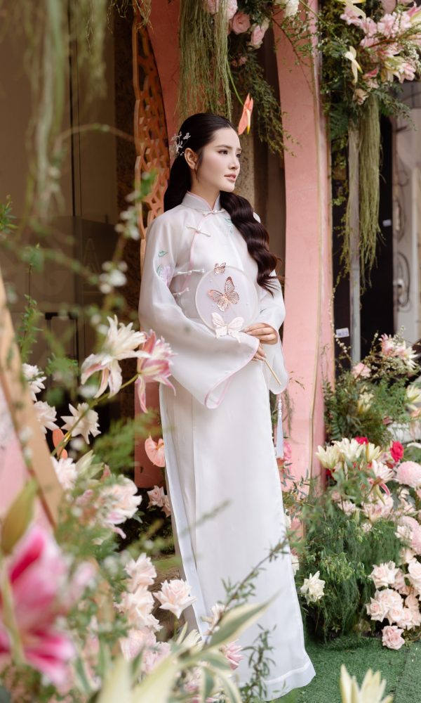 Alternative view of Áo Dài Đan Khuê