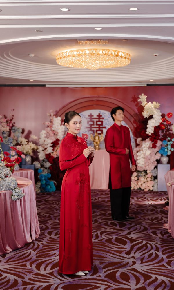 Alternative view of Áo Dài Chu Tước
