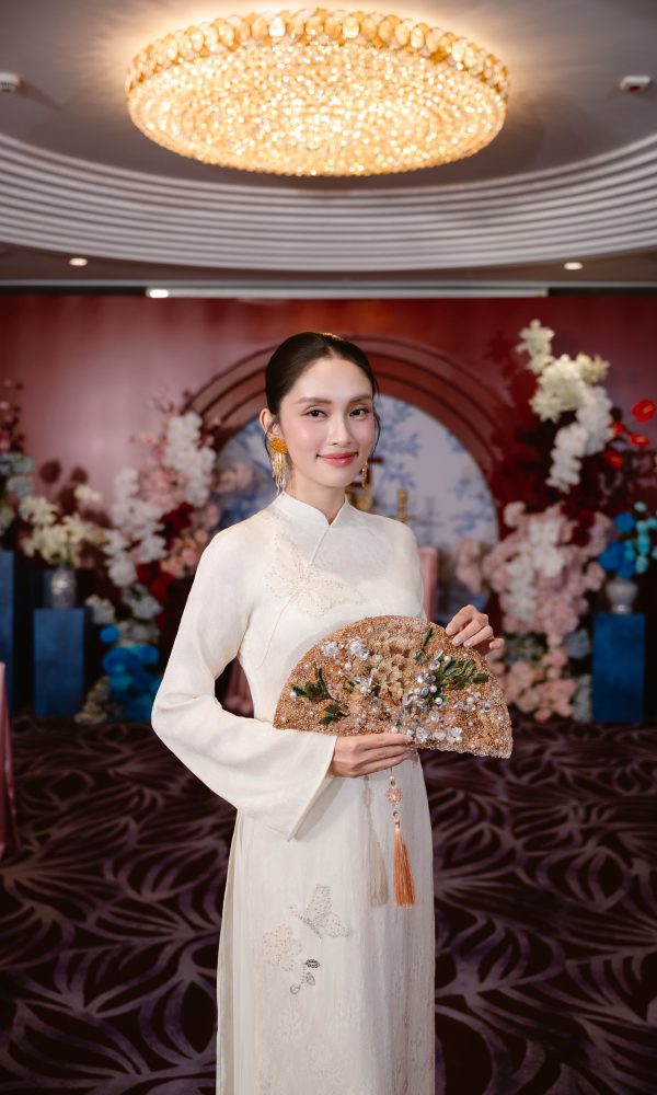 Alternative view of Áo Dài Điệp Vũ